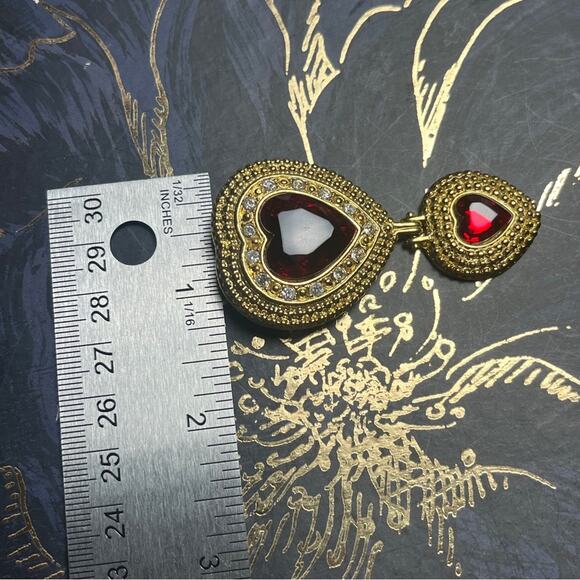 Vintage Victoria’s Secret oversized romantic red heart CZ gold Collectible pin - Picture 10 of 10